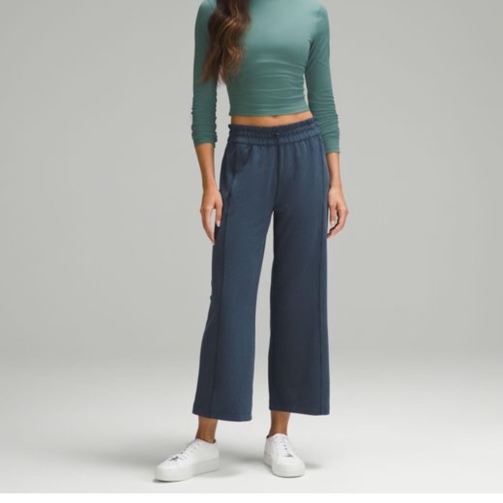 Ribbed Softstreme Mid-Rise Wide-Leg Cropped Pant 25", True Navy, Size 2